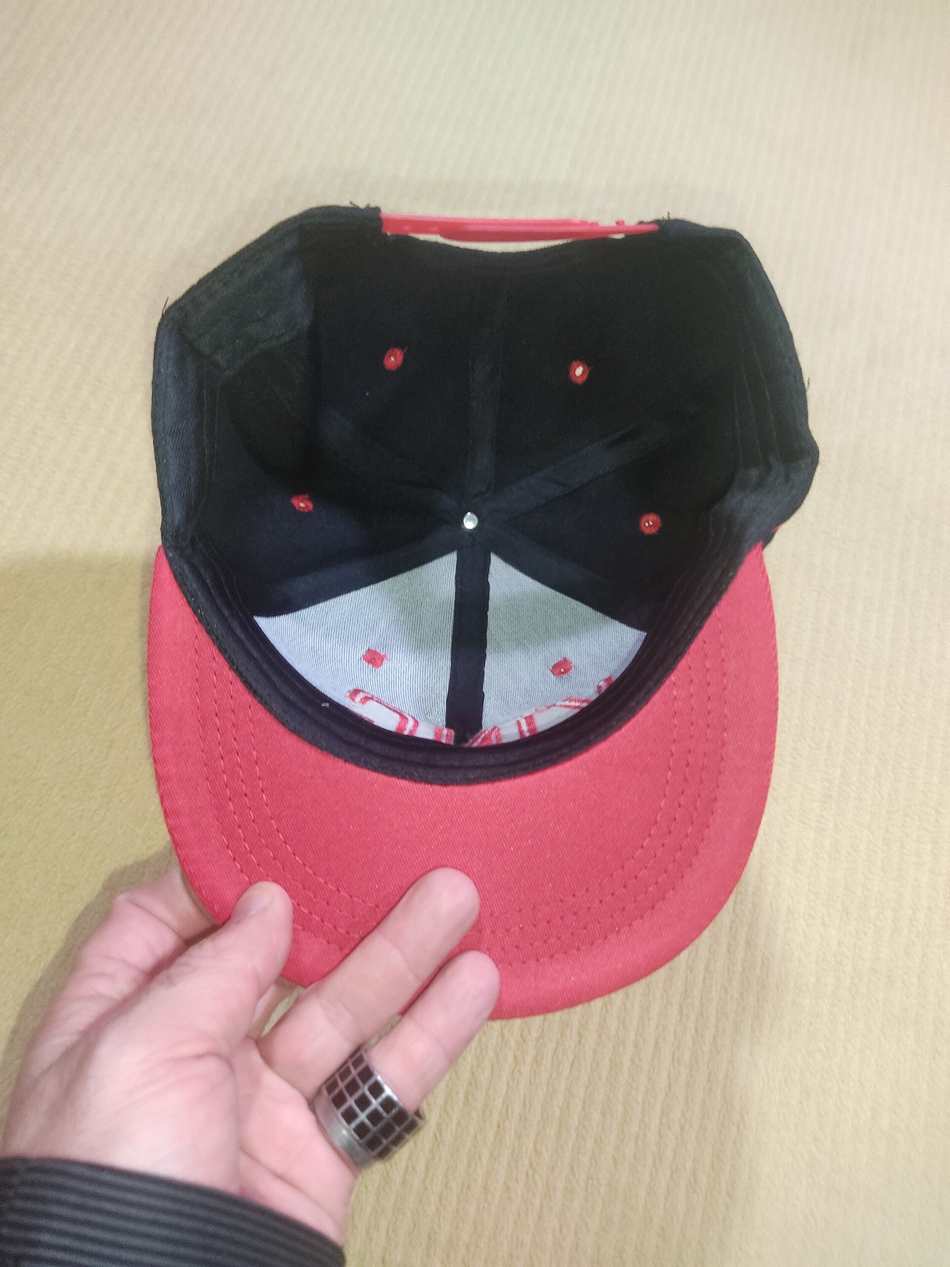 Gorra 12 negra King rojo - 4