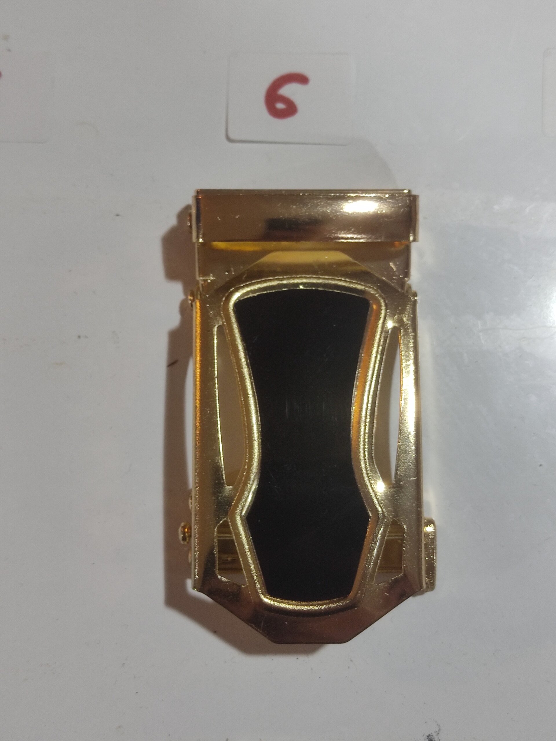 Hebilla de cinturón 6 dorada con negro - 3