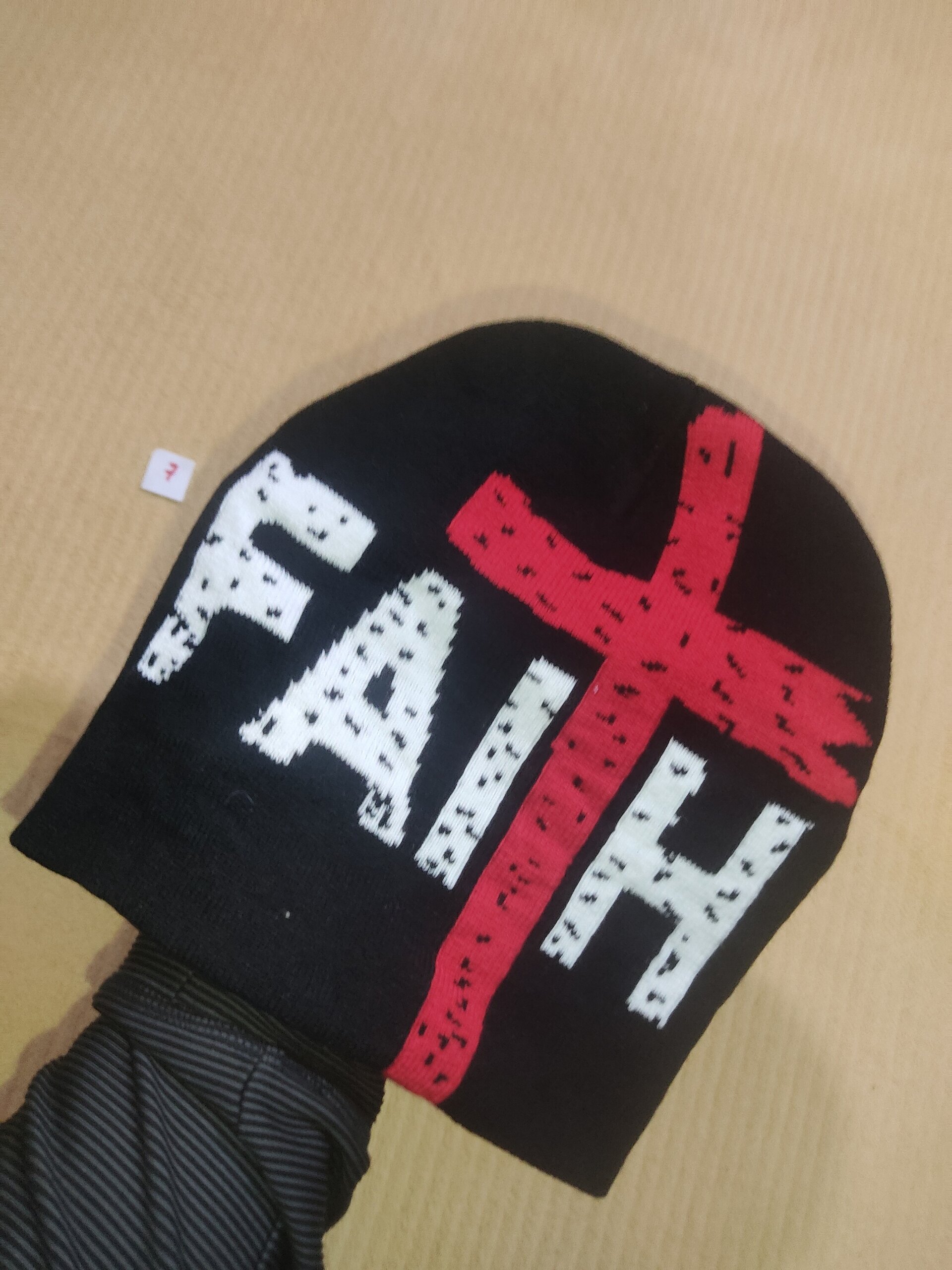 Gorro 7 FAITH negro con blanco - 4