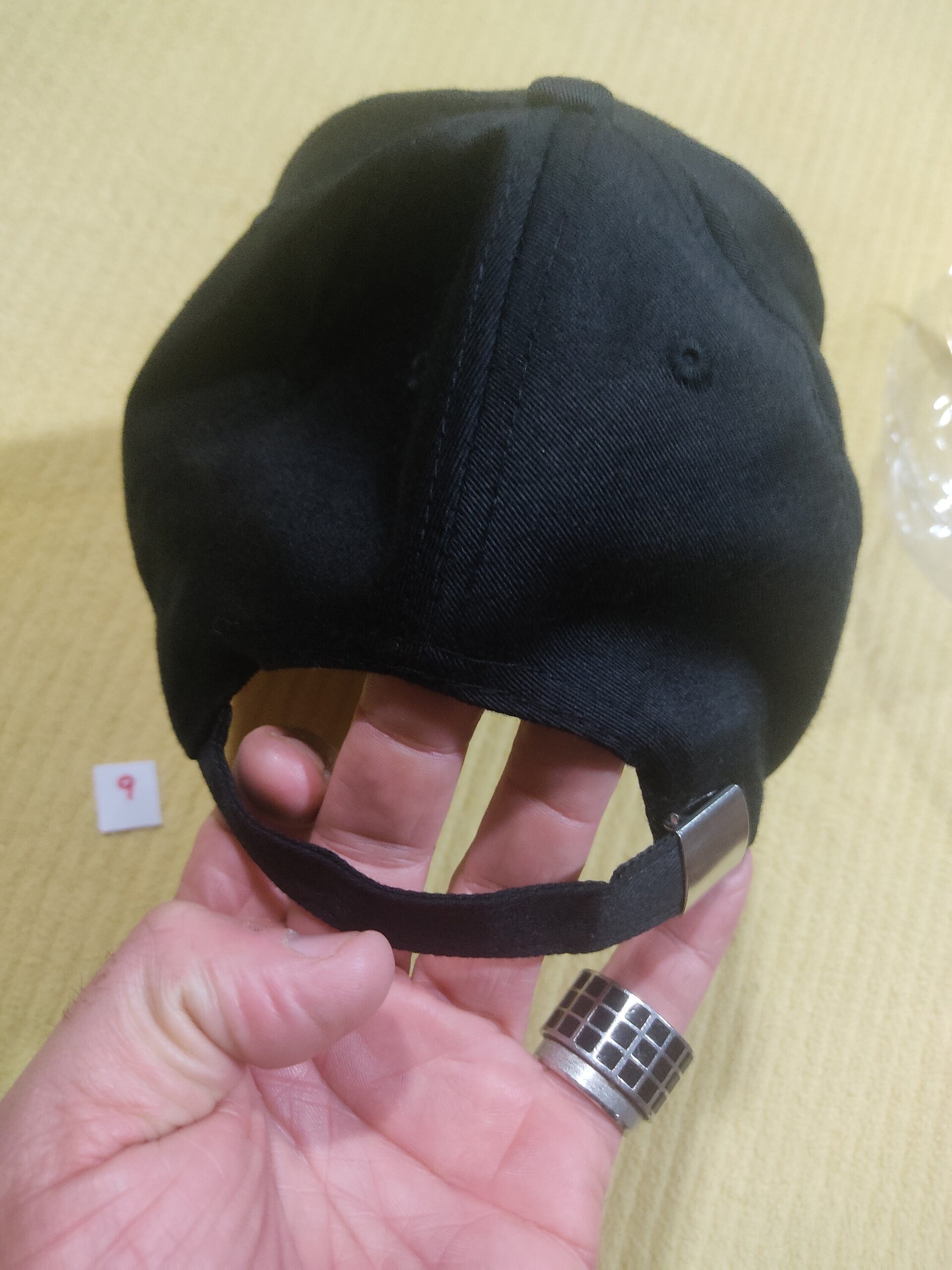 Gorra 9 negra letra A corazon - 4